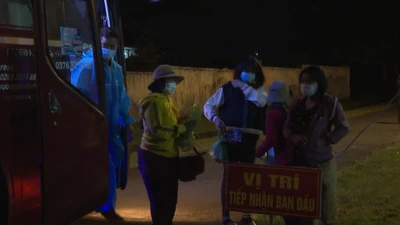 Video: Gia Lai đón công dân đi bộ về quê từ Long An