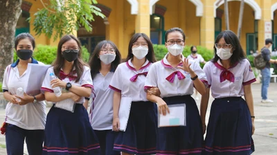 Video: Hơn 1 triệu thí sinh bước vào môn thi tốt nghiệp THPT đầu tiên