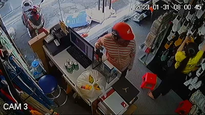 Video: Hai nữ ‘siêu trộm’ điện thoại tại các cửa hàng