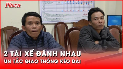 Video: Triệu tập 2 tài xế đánh nhau giữa giao lộ ở TP Đà Lạt