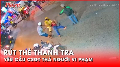Video: Rút thẻ thanh tra xây dựng yêu cầu CSGT thả người vi phạm