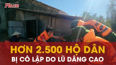 Hơn 2.500 hộ dân ở Hà Tĩnh bị cô lập do lũ dâng cao