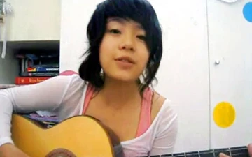 Thái Trinh - 17 tuổi chơi guitar và hát nhạc Lenka