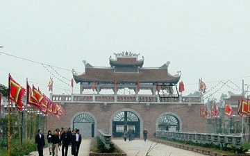 Lễ hội Đền Trần (Thái Bình): Vật phẩm tâm linh phát giống như túi lương