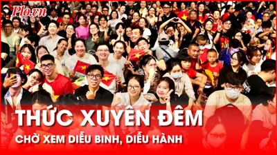 Người dân thức trắng đêm chờ xem tổng duyệt lễ diễu binh, diễu hành 30-4