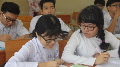 Đề tham khảo môn Sử: Dở hơn đề mẫu nhiều