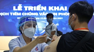 Giáo viên TP.HCM được tiêm vaccine phòng COVID-19
