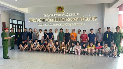 Triệt phá đường dây đưa ma túy từ Campuchia về TP.HCM, bắt giữ 26 người