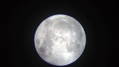 Hà Nội hứng thú ngắm siêu trăng