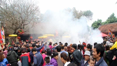 Toát mồ hôi với lễ hội thổi cơm Thị Cấm