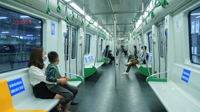 Giao thông ùn ứ, tàu Cát Linh - Hà Đông thì vắng khách ngày đầu tuần