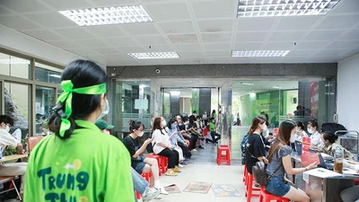 Trung thu cho em và những giọt máu đào ấm tình người