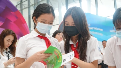 Thủ tướng yêu cầu bảo đảm sách giáo khoa và giáo viên cho năm học mới