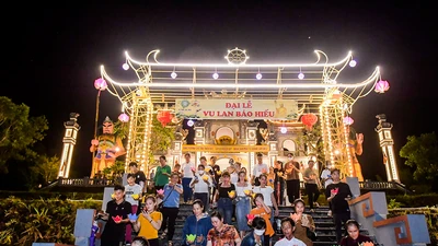 Hàng nghìn người tham dự Đại lễ Vu Lan báo hiếu 