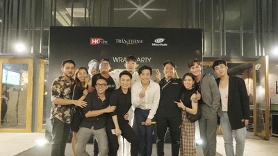 Ê-kíp Bố già hội ngộ trong tiệc đóng máy 