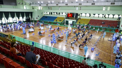 Người dân trật tự, giãn cách đi tiêm vaccine COVID-19 đợt 5 