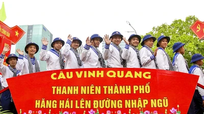 Hàng nghìn thanh niên TP.HCM hăng hái lên đường nhập ngũ
