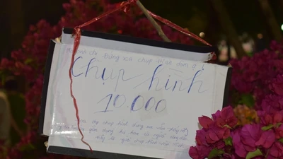 'Chụp hình 10.000 đồng' và câu chuyện buồn sau tấm biển