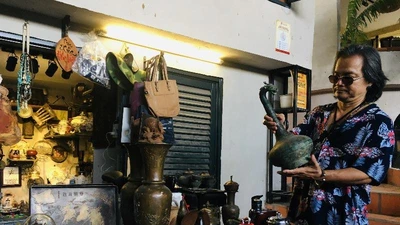 Lạc bước trong chợ đồ cổ chỉ mở ngày cuối tuần ở Bình Thạnh