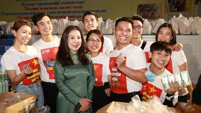 Văn nghệ sĩ TP.HCM vui trung thu cùng trẻ bị ảnh hưởng HIV/AIDS