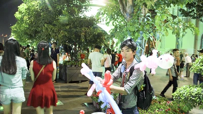 Mưu sinh đêm giao thừa