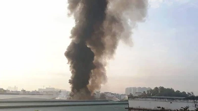 TP.HCM: Cháy nổ kho hóa chất hàng trăm mét vuông