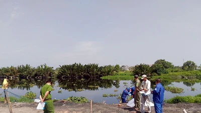 Thi thể bé trai 6 tuổi trong đám bèo trên kênh