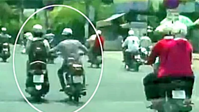 Cướp giật làm 2 mẹ con thương vong