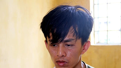 Lên cơn ngáo đá giết người, bị dân khóa cửa nhốt 