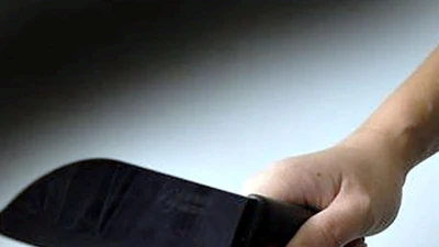 Nhân viên cũ vào nhà hàng đánh, chém nhân viên mới