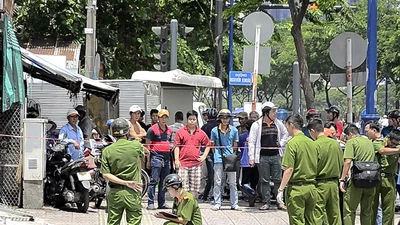 TP.HCM: 2 thanh niên đâm chém như phim giữa đường phố