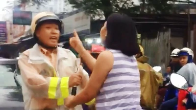 Người phụ nữ lăng mạ CSGT nói gì tại công an phường?