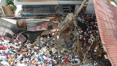 Hiện trường vụ cháy khiến một cảnh sát hi sinh