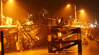 Giây phút tài xế kêu cứu khi cầu sập, xe lao xuống sông