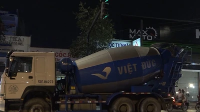 Xe bồn va 2 xe máy ở Bình Chánh, 1 người tử vong