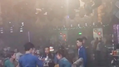 Quận 7: Gần 50 nam nữ phê ma túy trong quán bar
