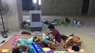 Đêm trắng của những cư dân trong vụ cháy Carina Plaza