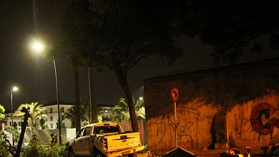 Ô tô tông nhiều xe máy dừng đèn đỏ ở quận 1