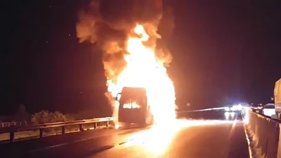 Xe khách Phương Trang cháy trên cao tốc TP.HCM - Trung Lương