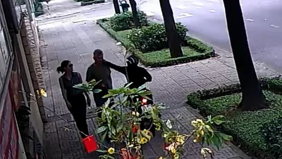 Nhân viên ngoại giao Nga bị giật dây chuyền ở quận 3