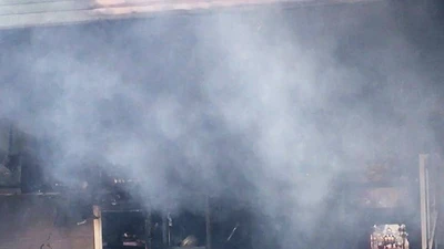 Cháy dữ dội cửa hàng gốm, đồ thờ ở đường Nguyễn Chí Thanh