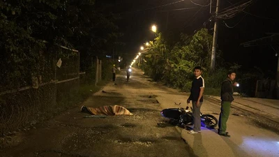 Xe máy sụp ổ gà ở Bình Chánh làm nạn nhân tử vong