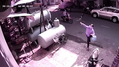 Điều tra nhóm tạt sơn, khủng bố để đòi nợ 