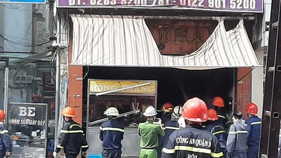 Quán cơm gà cháy dữ dội sau tiếng nổ lớn ở trung tâm quận 1