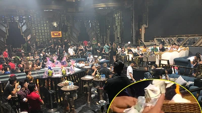 Công an kiểm tra quán bar, hàng trăm người bị đưa lên phường