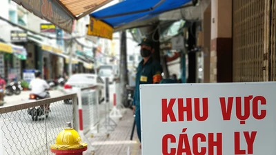 Quận Tân Phú: Phong tỏa, cách ly nhiều ngôi nhà trong đêm