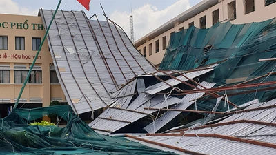 Quận 6: Gió lốc gây tan hoang trường THPT Bình Phú