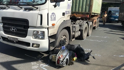 Người phụ nữ bị xe container cán tử vong gần UBND quận 12