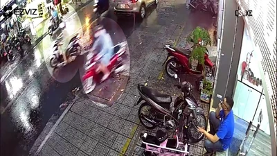 Trộm chỉ dao đe dọa người dân để đồng bọn lấy xe Sh ở Gò Vấp