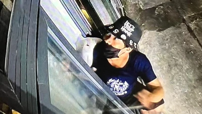 Đang trộm ở quán ăn đường Lãnh Binh Thăng thì công an ập đến bắt